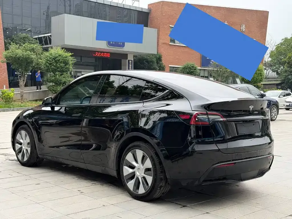 Tesla Model Y — фото 9