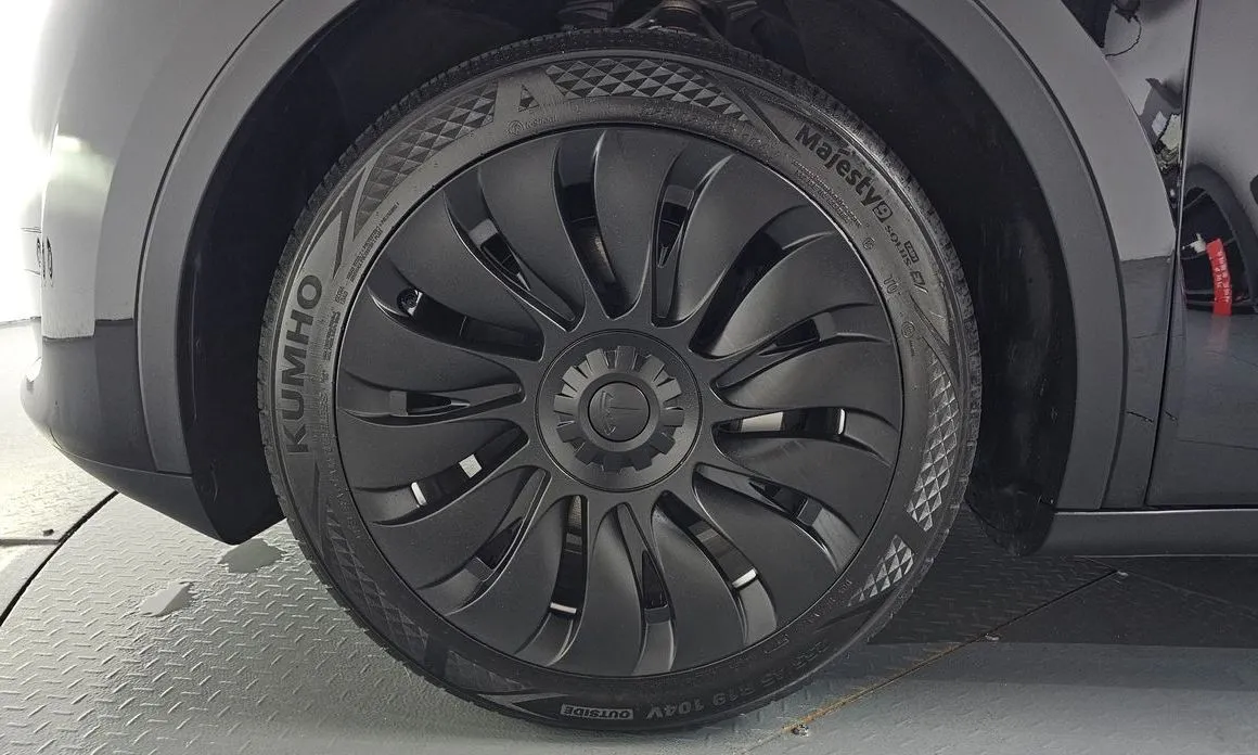 Tesla Model Y — фото 9
