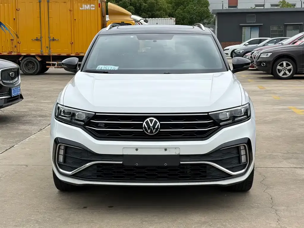 Volkswagen T-Roc — фото 1