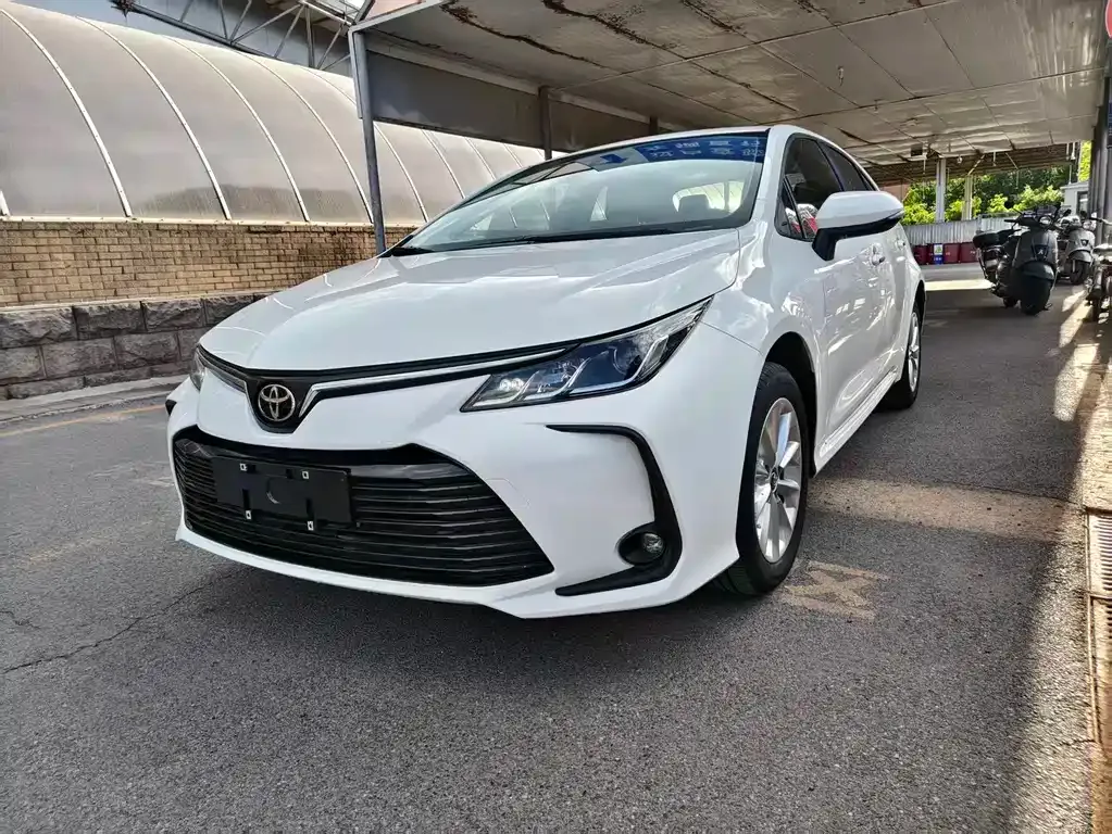 Toyota Corolla — фото 1