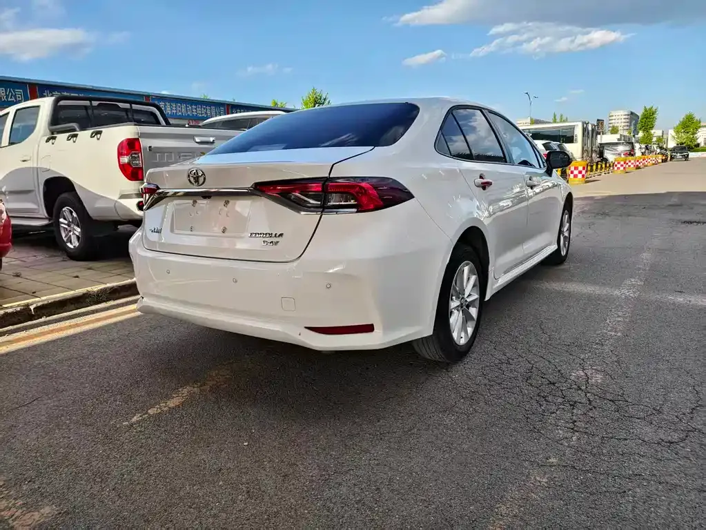 Toyota Corolla — фото 6