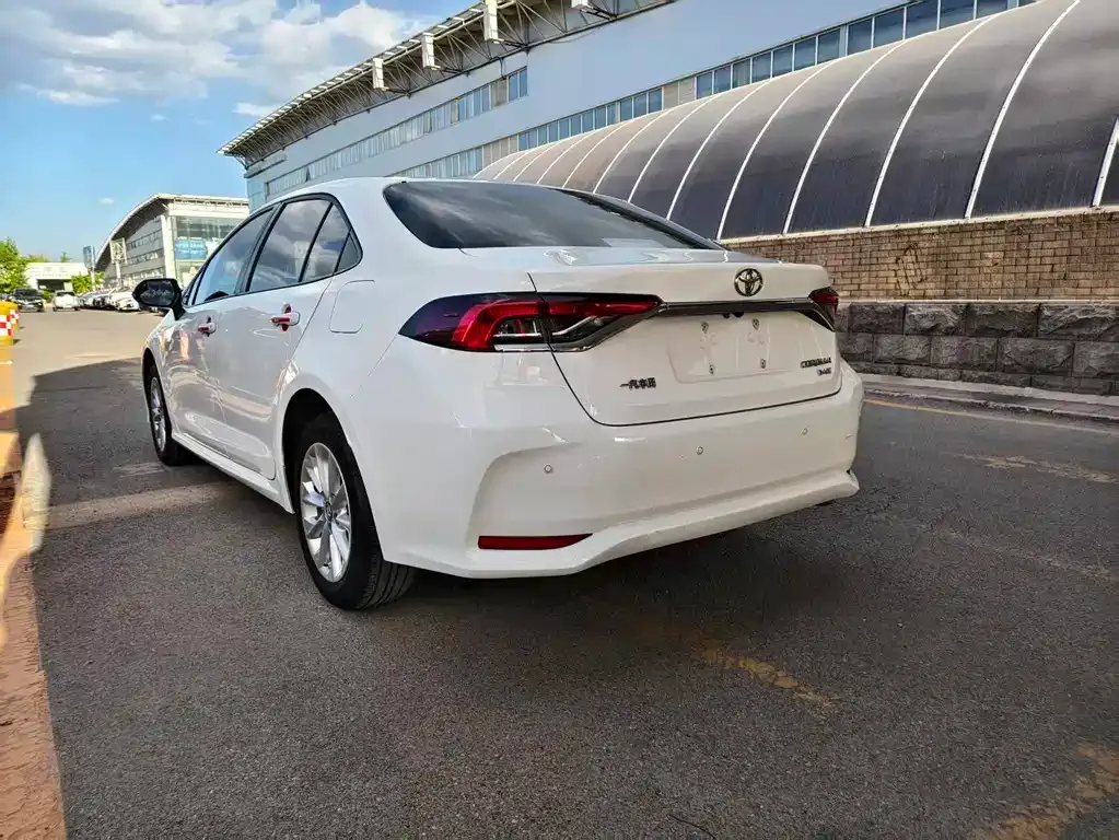 Toyota Corolla — фото 4