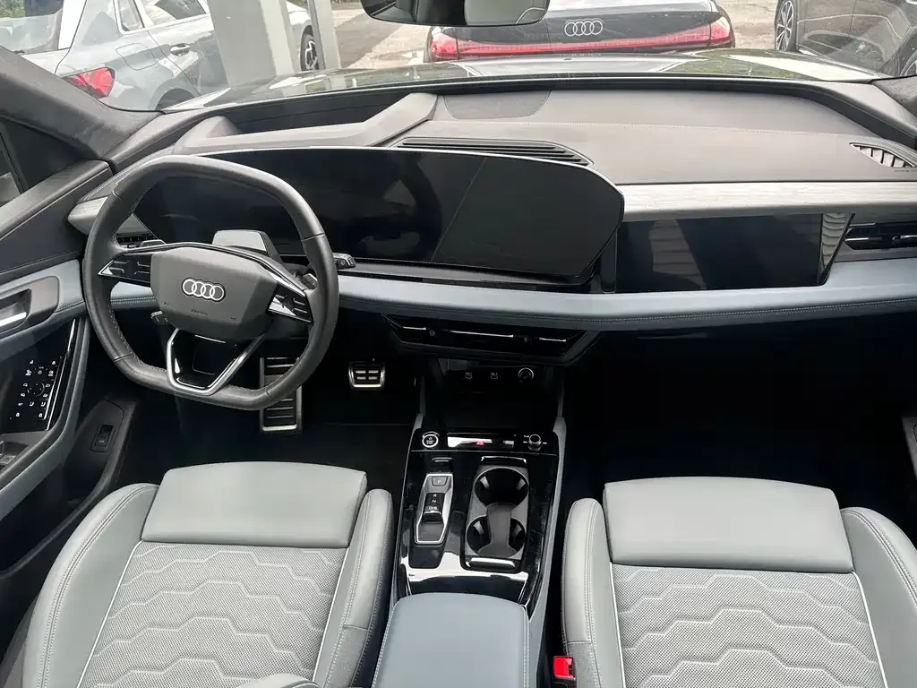 Audi Q6L e-tron — фото 4