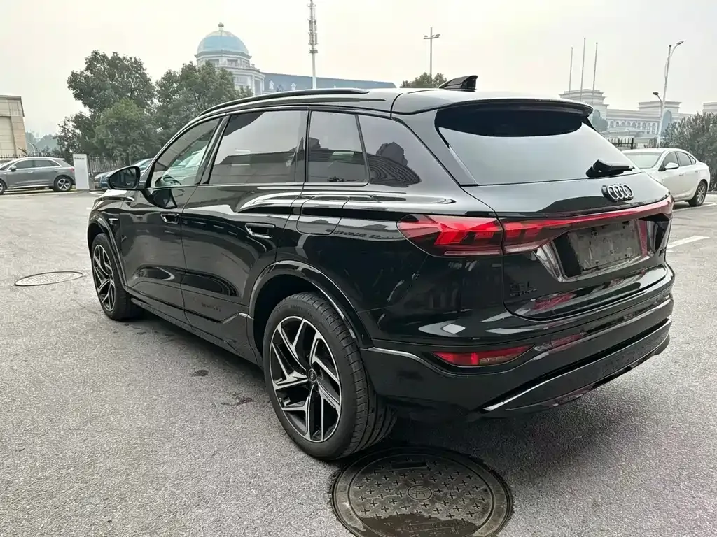 Audi Q6L e-tron — фото 2