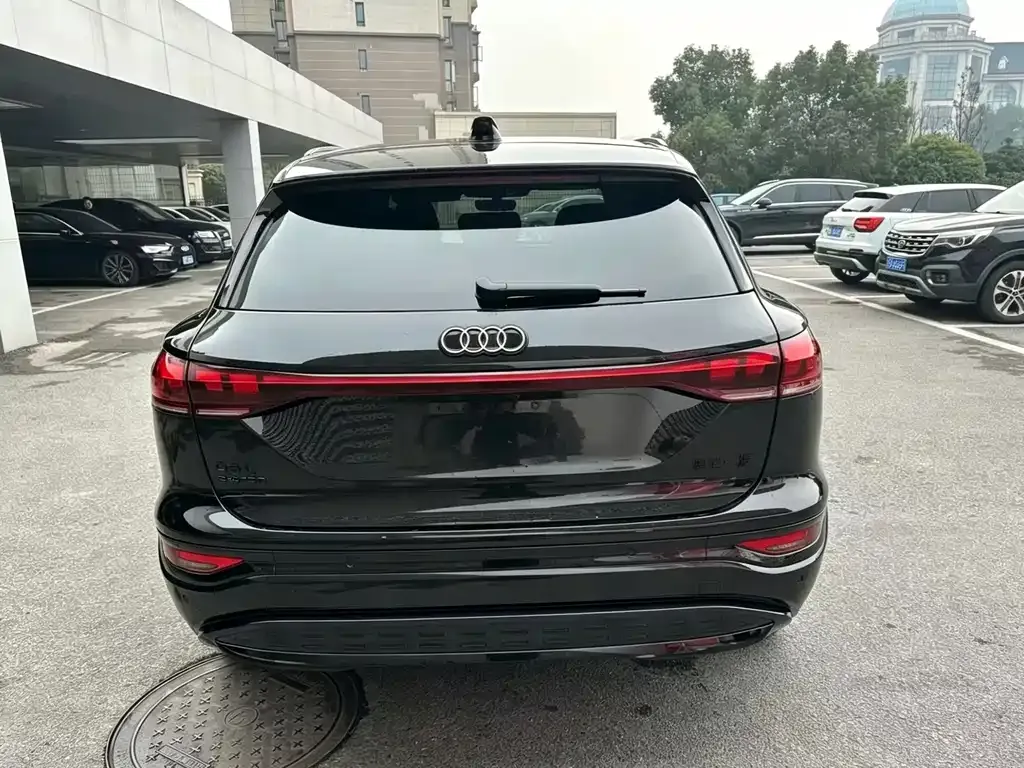 Audi Q6L e-tron — фото 5