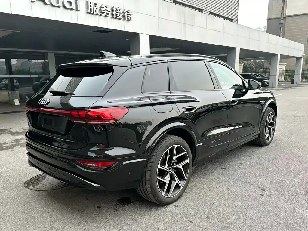 Audi Q6L e-tron — фото 6