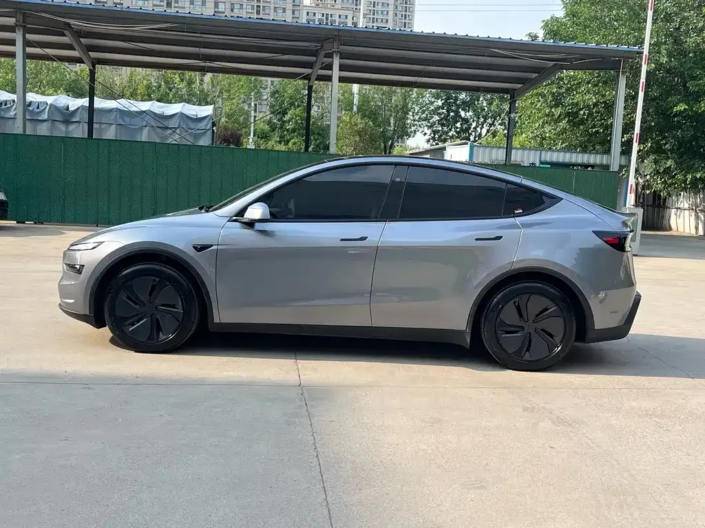 Tesla Model Y — фото 8