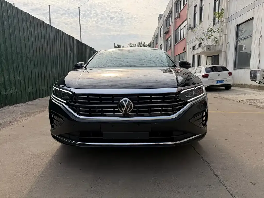 Volkswagen Passat — фото 1
