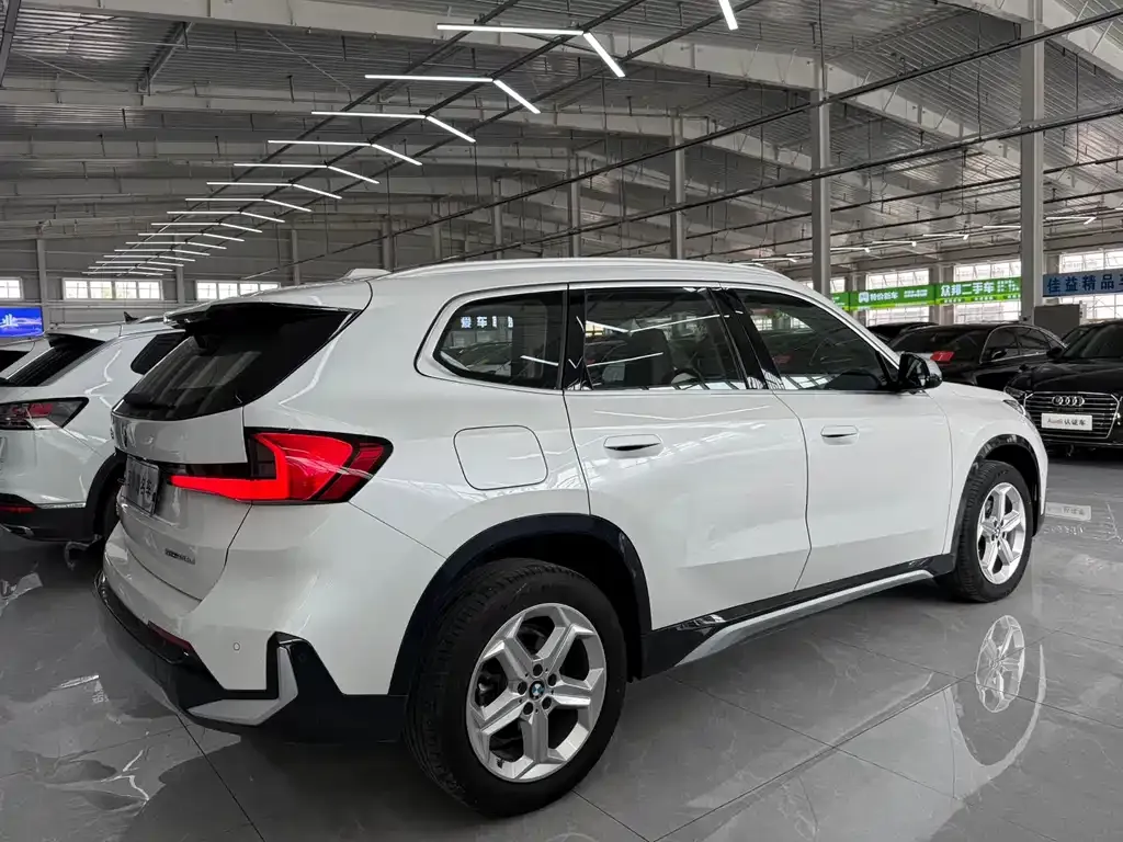 BMW X1 — фото 5