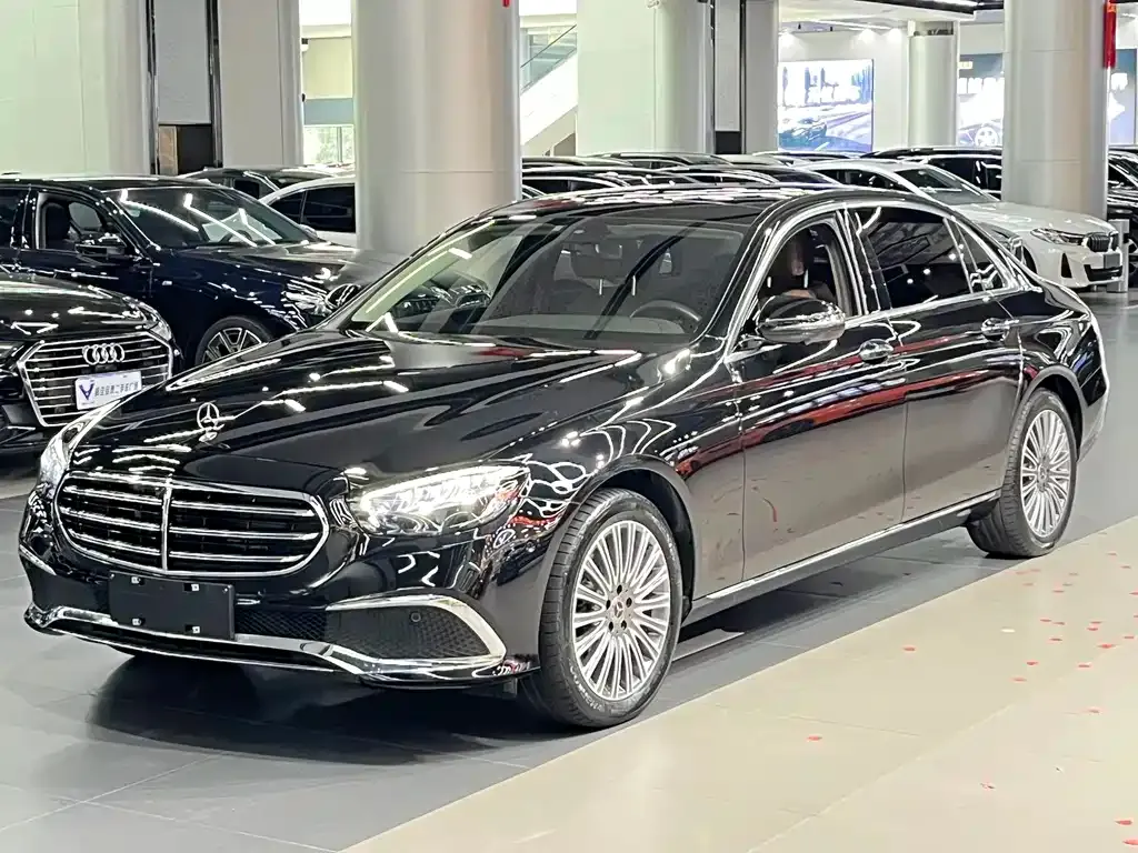 Mercedes-Benz E-Class — фото 1
