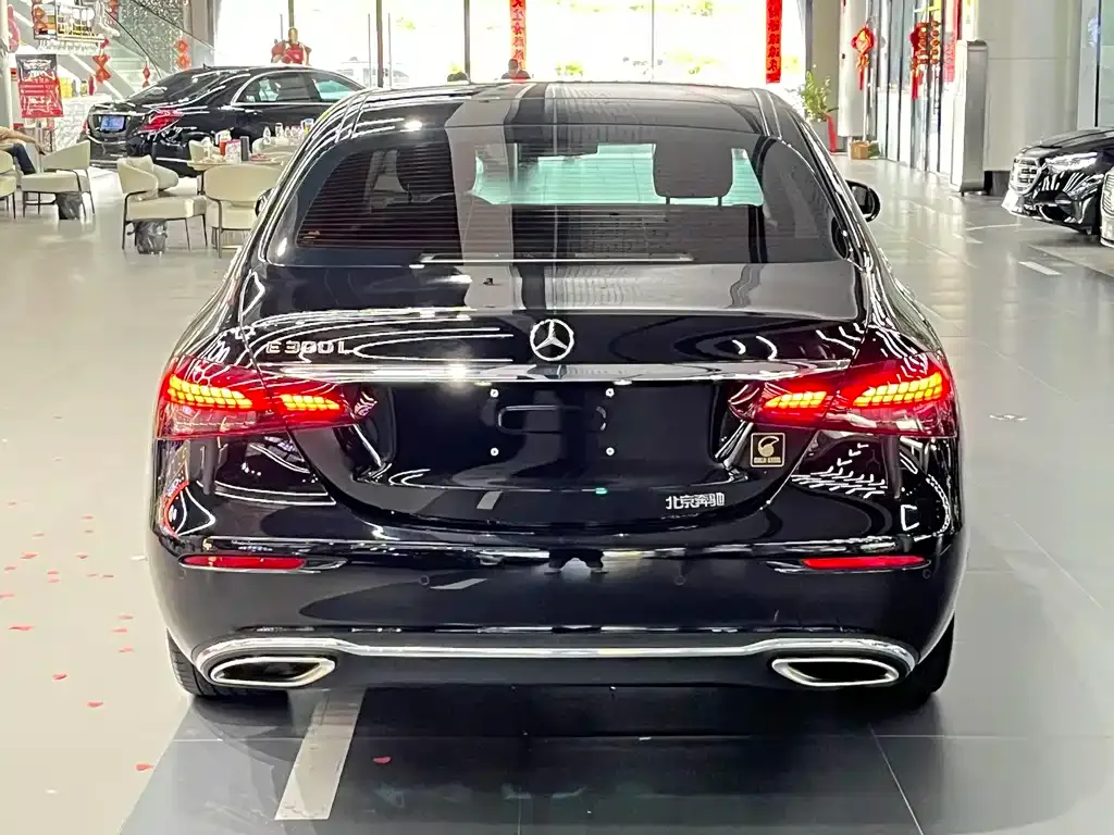Mercedes-Benz E-Class — фото 9