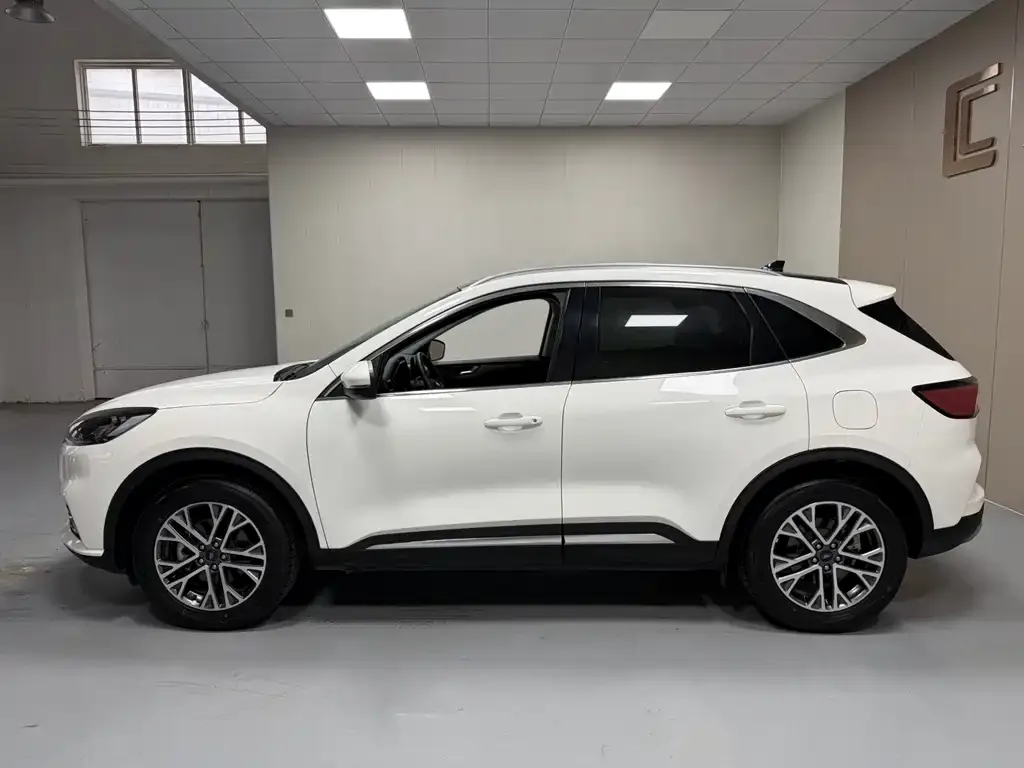 Ford Escape 2023 из CN, фото 5
