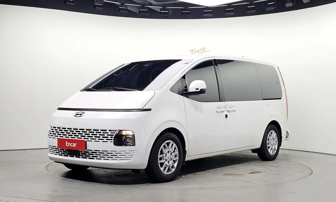 Hyundai Staria — фото 1