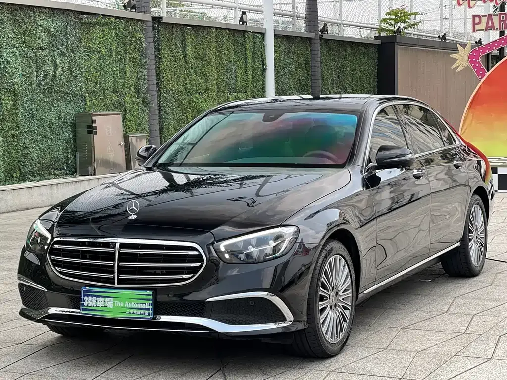 Mercedes-Benz E-Class — фото 1