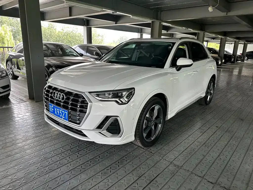 Audi Q3 — фото 1