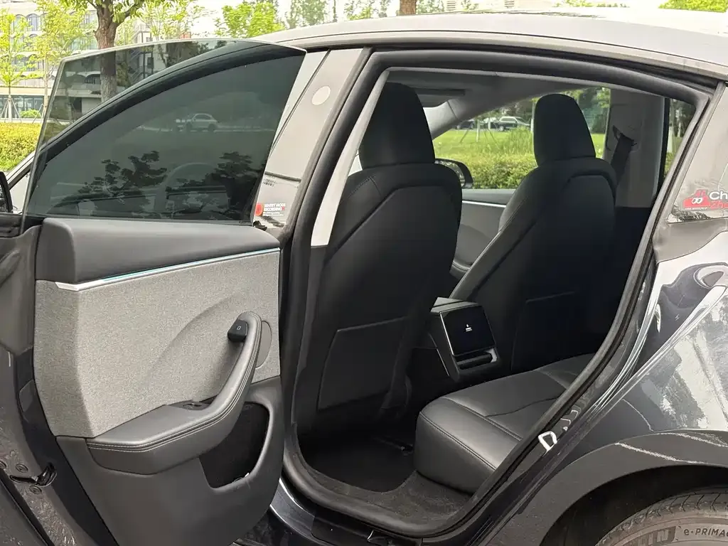 Tesla Model 3 — фото 10