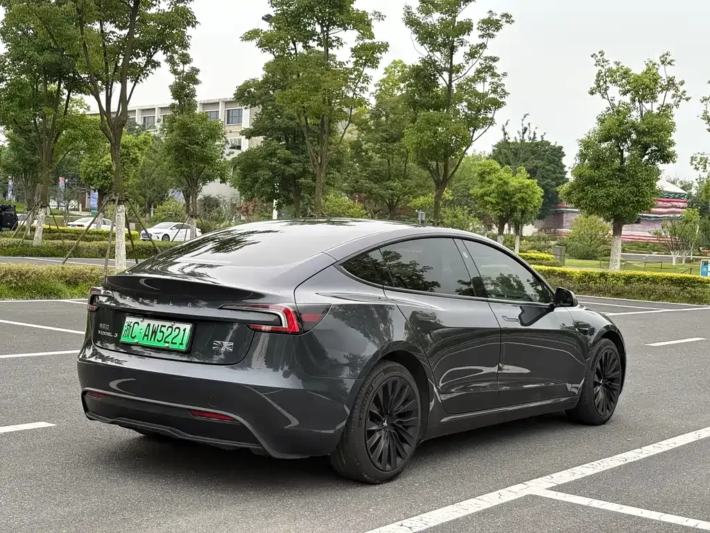 Tesla Model 3 — фото 3