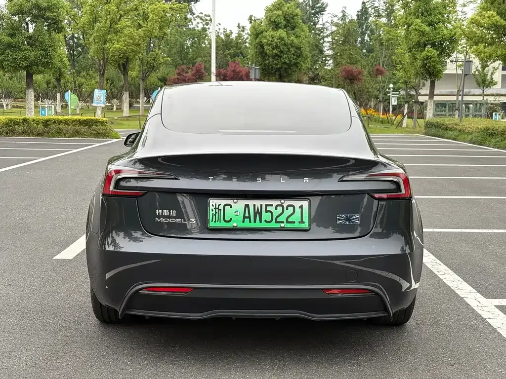 Tesla Model 3 — фото 4