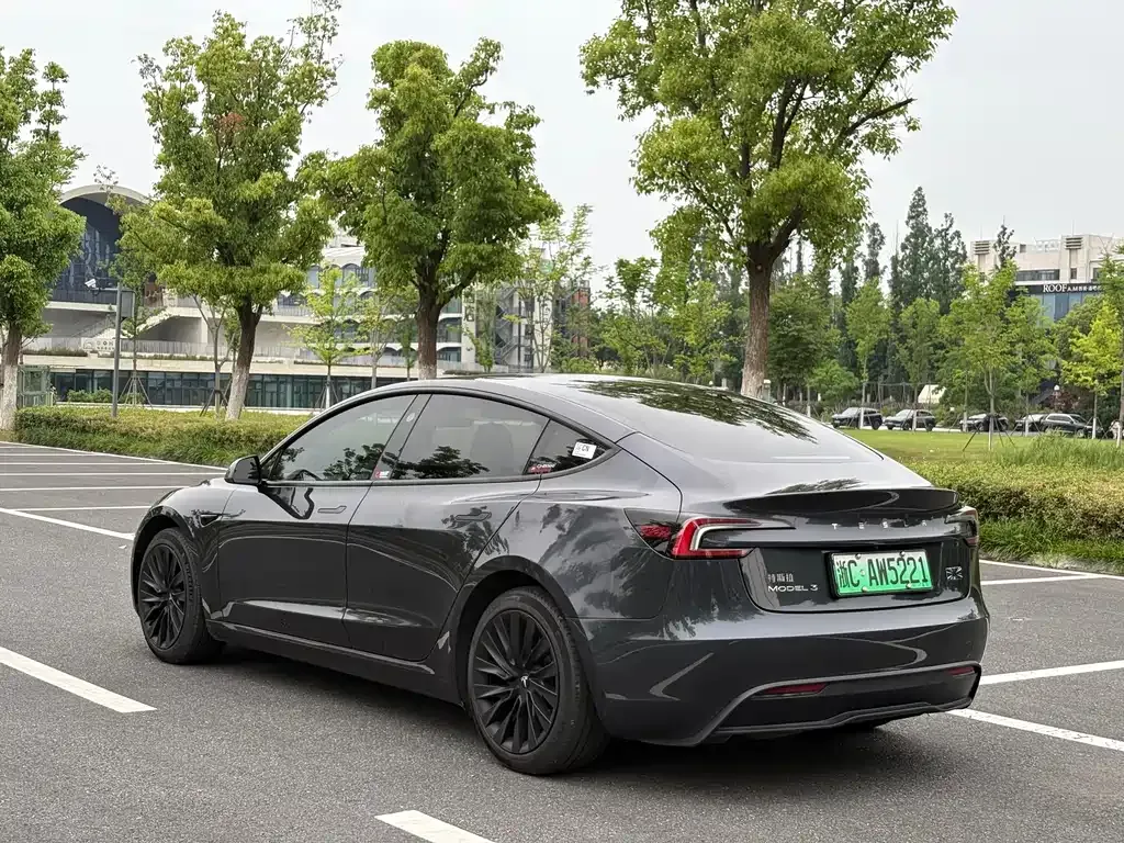 Tesla Model 3 — фото 2
