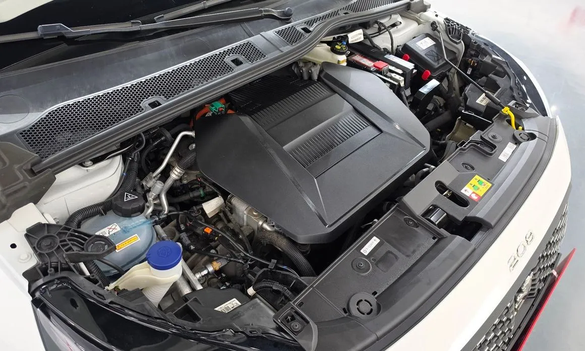 Peugeot 208 2022 из KR, фото 9