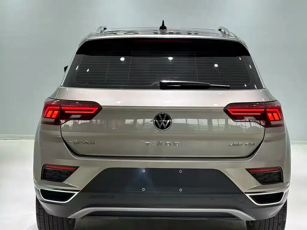 Volkswagen T-Roc — фото 7
