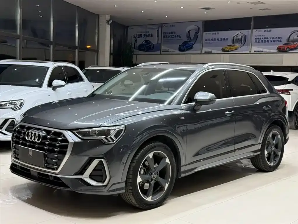 Audi Q3 — фото 1