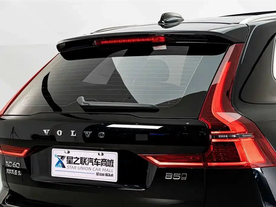 Volvo XC60 — фото 10