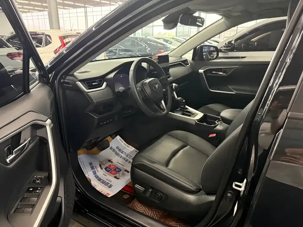 Toyota RAV4 — фото 4