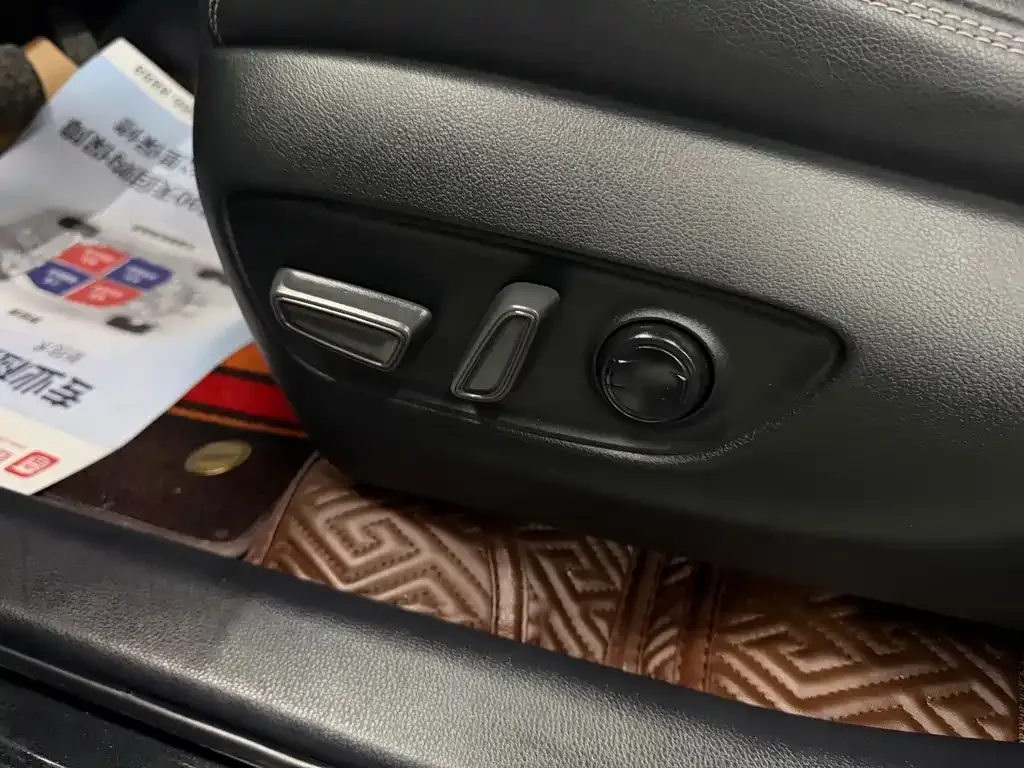 Toyota RAV4 — фото 3