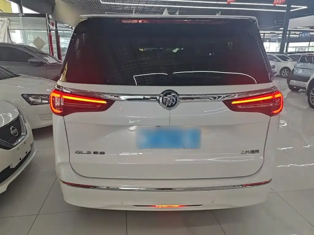 Buick GL8 2024 из CN, фото 2