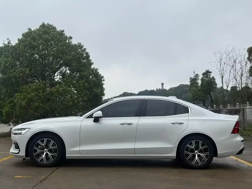 Volvo S60 — фото 4