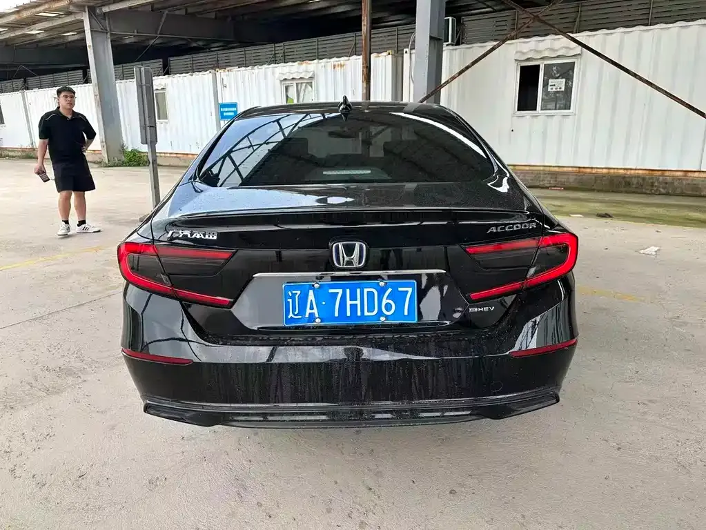 Honda Accord — фото 10