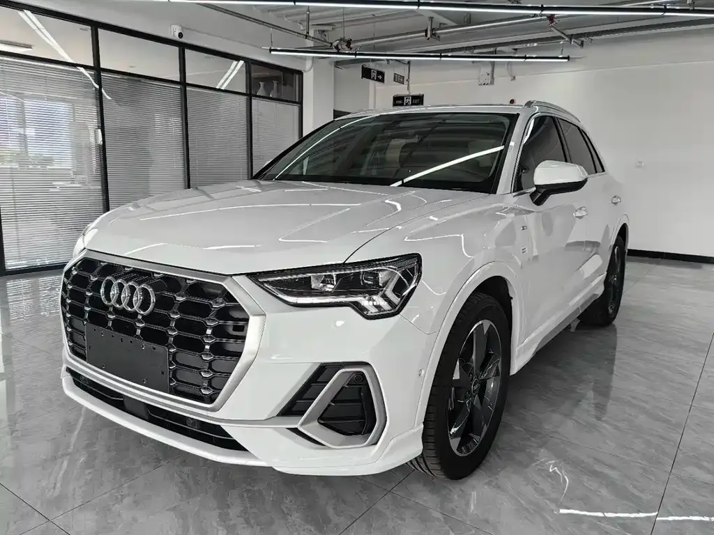 Audi Q3 — фото 1