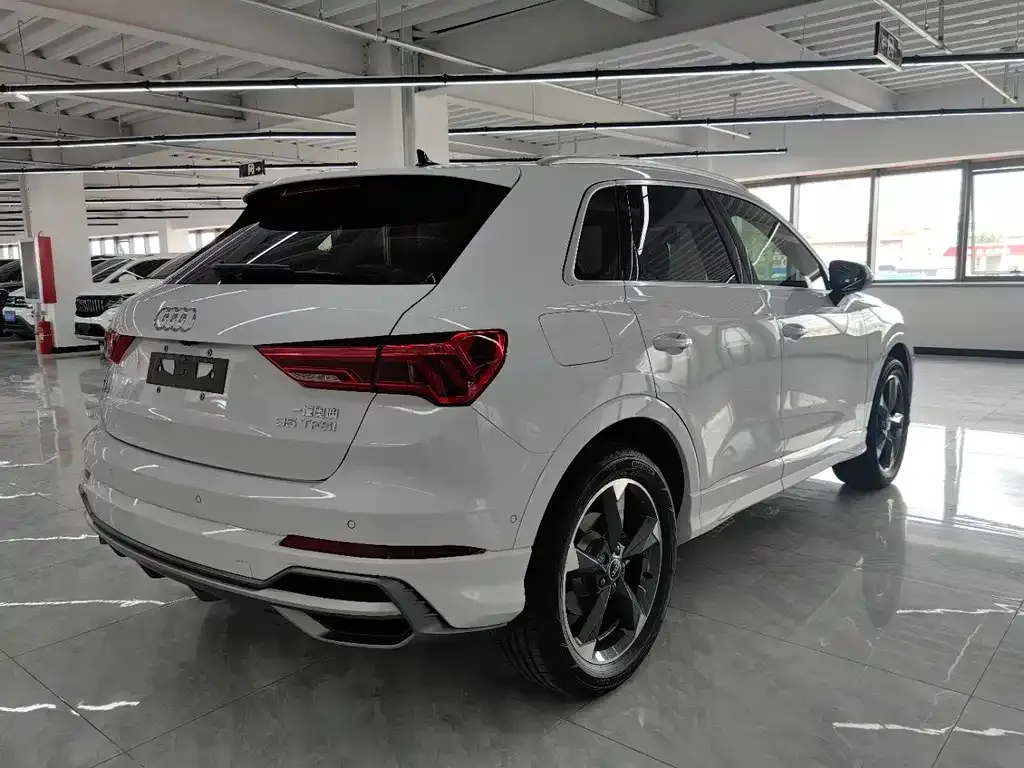 Audi Q3 — фото 6