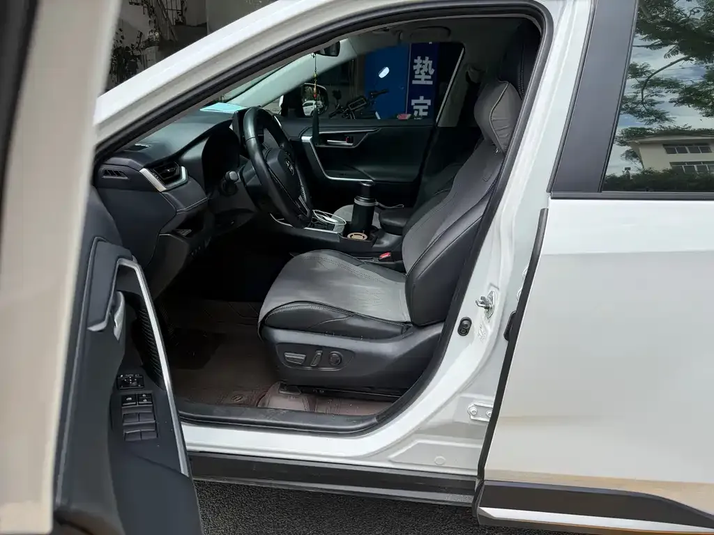 Toyota Wildlander 2024 из CN, фото 2