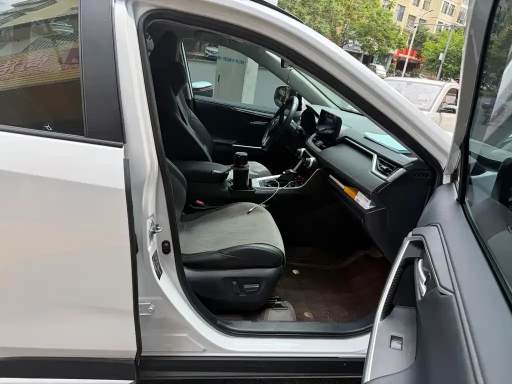 Toyota Wildlander 2024 из CN, фото 3