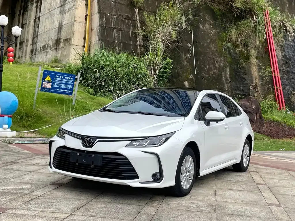 Toyota Corolla — фото 1
