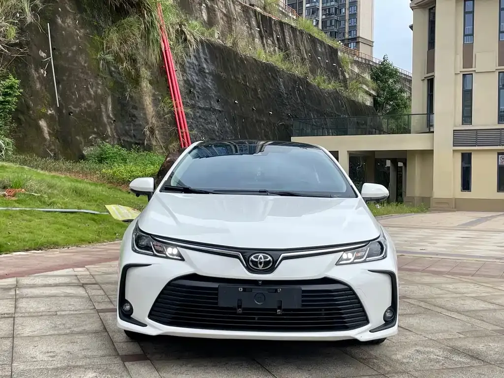 Toyota Corolla — фото 10