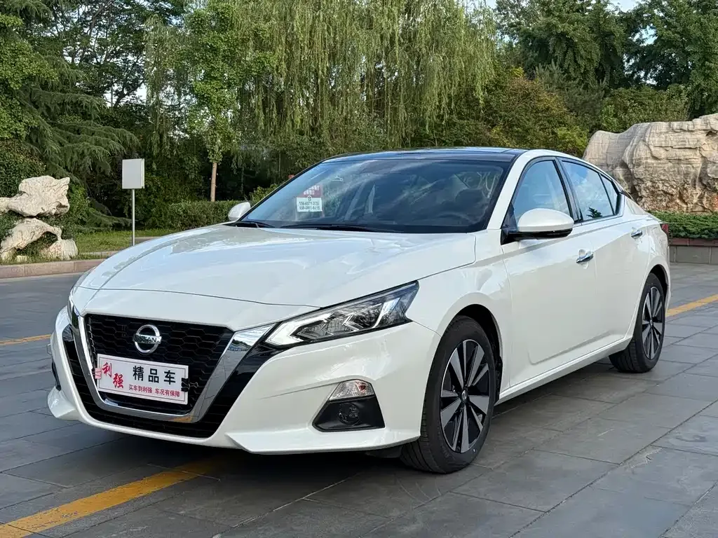 Nissan Teana — фото 1