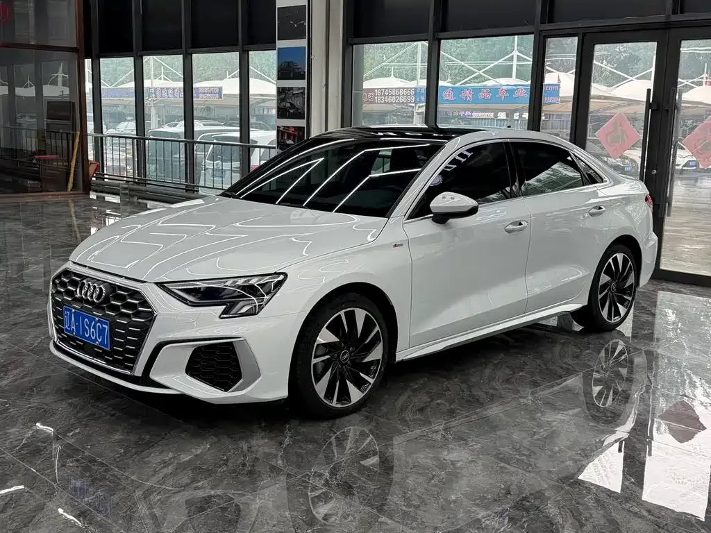 Audi A3 — фото 1