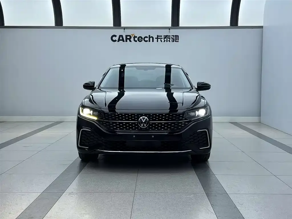 Volkswagen Passat — фото 1