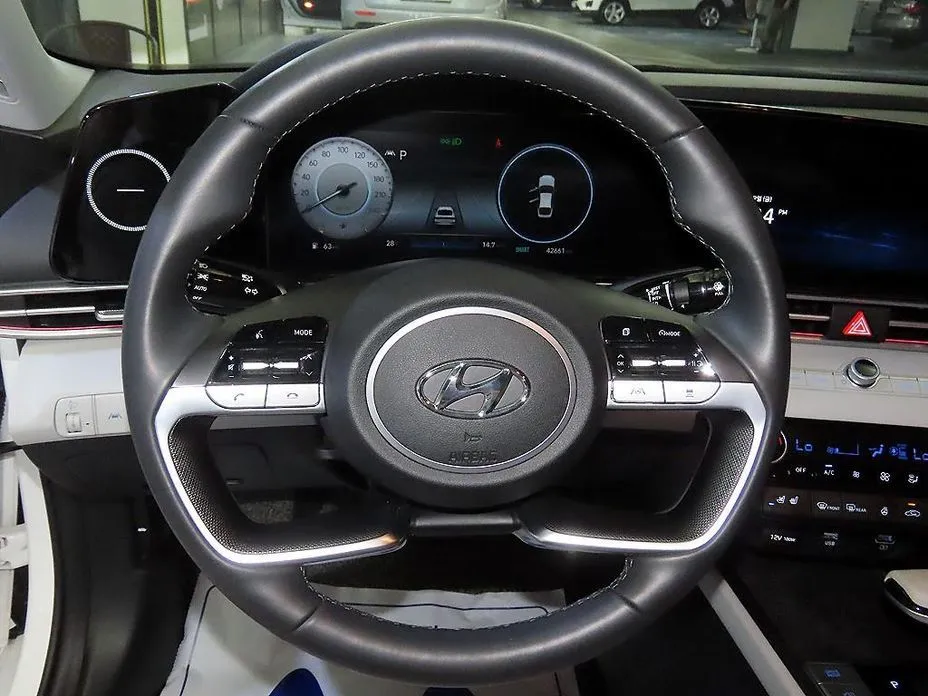 Hyundai AVANTE 2021 из KR, фото 2