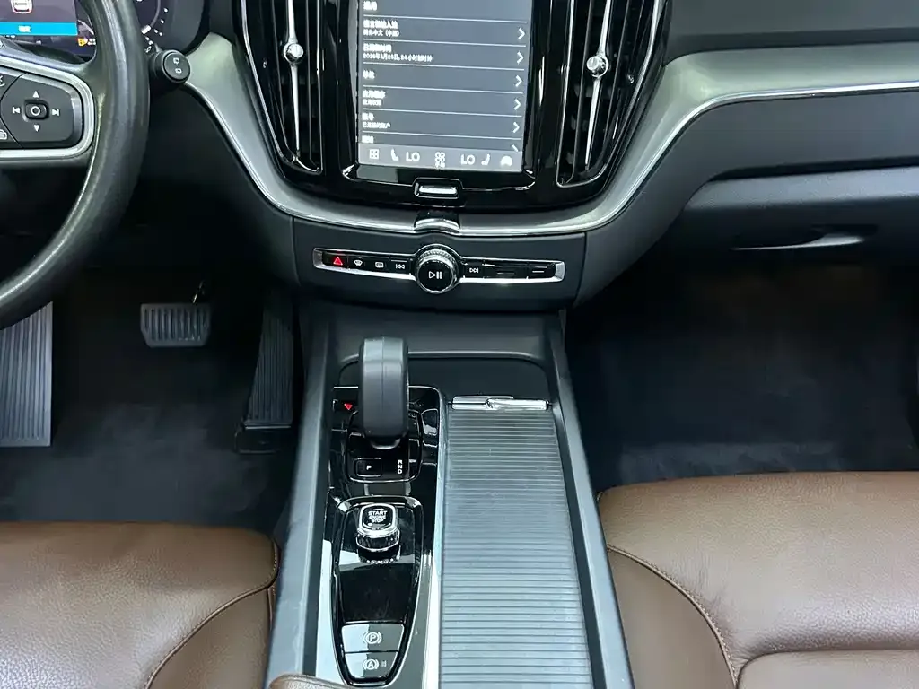 Volvo XC60 — фото 3
