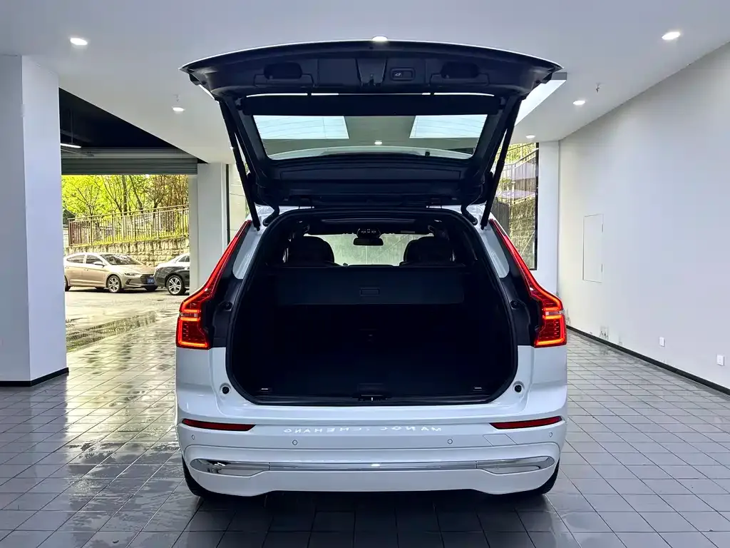 Volvo XC60 — фото 8