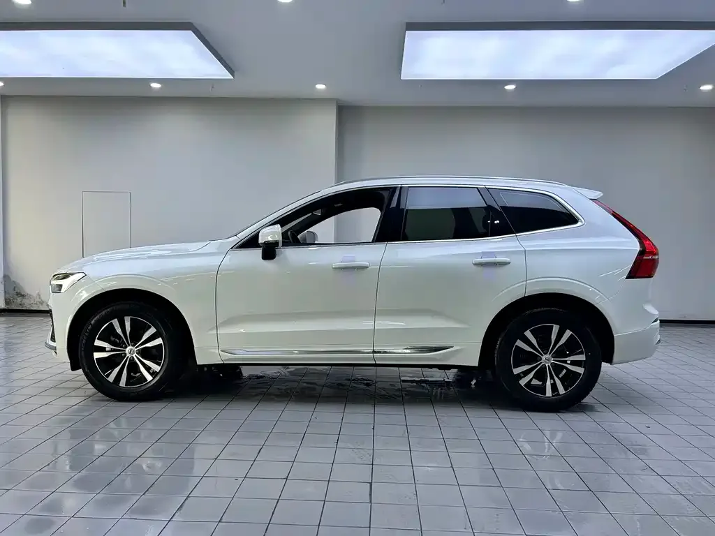 Volvo XC60 — фото 7