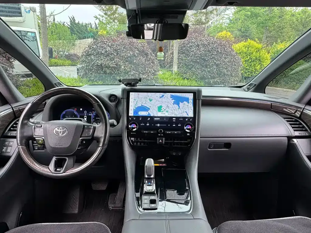 Toyota Alphard — фото 3