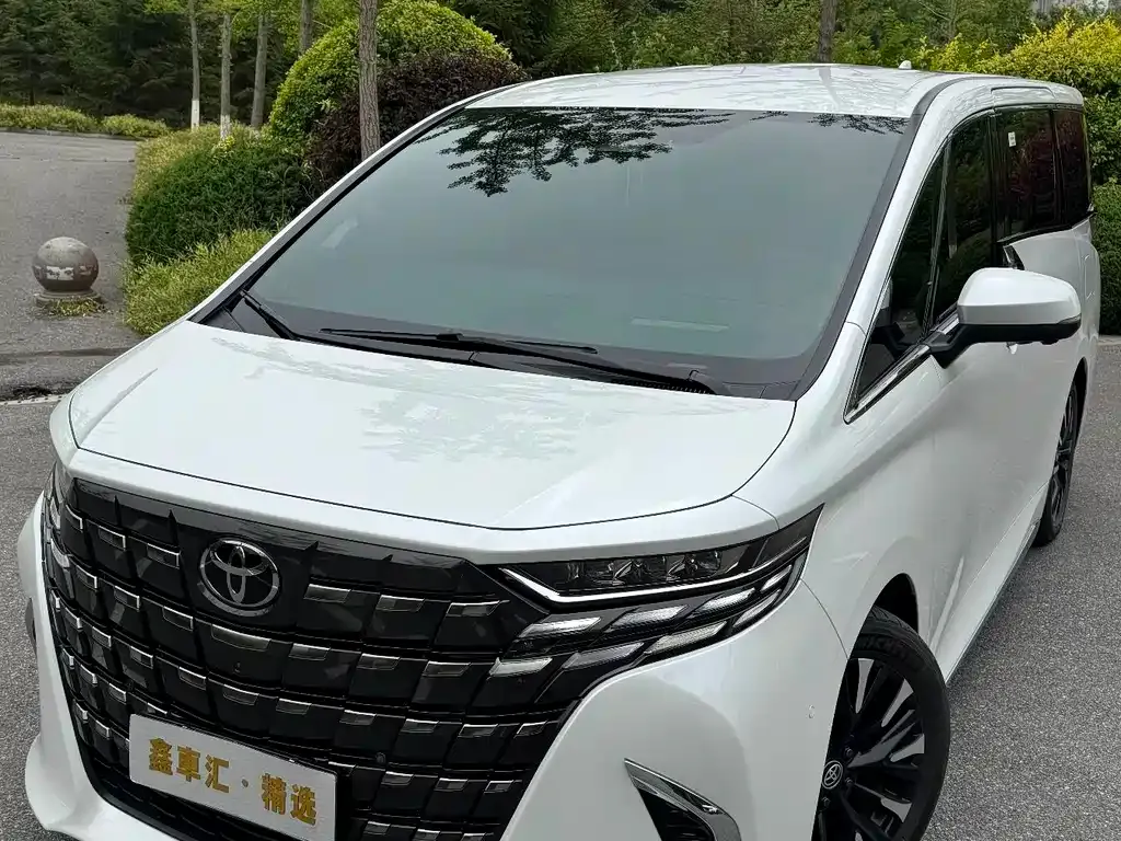 Toyota Alphard — фото 2