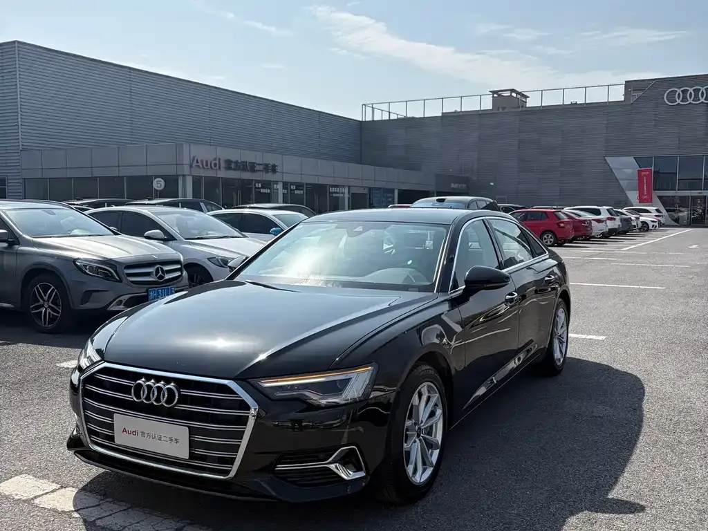 Audi A6L — фото 1