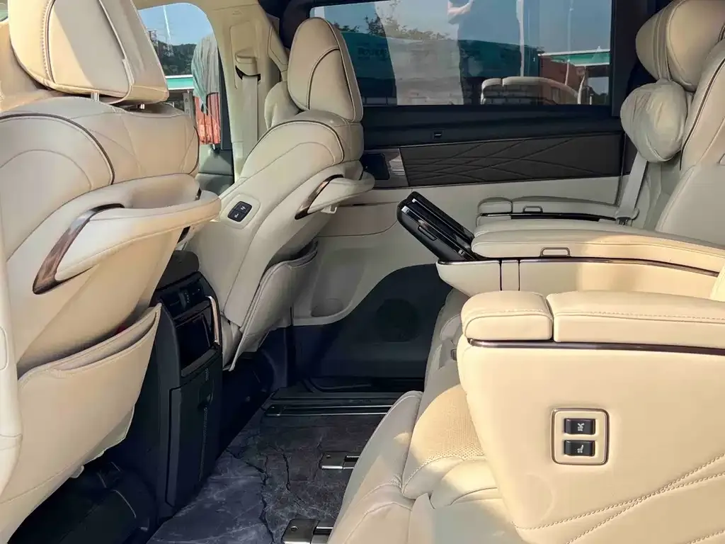 Toyota Vellfire — фото 2