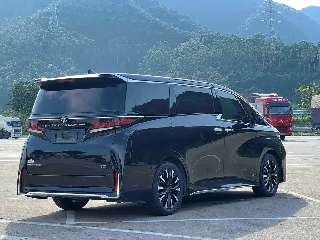 Toyota Vellfire — фото 5
